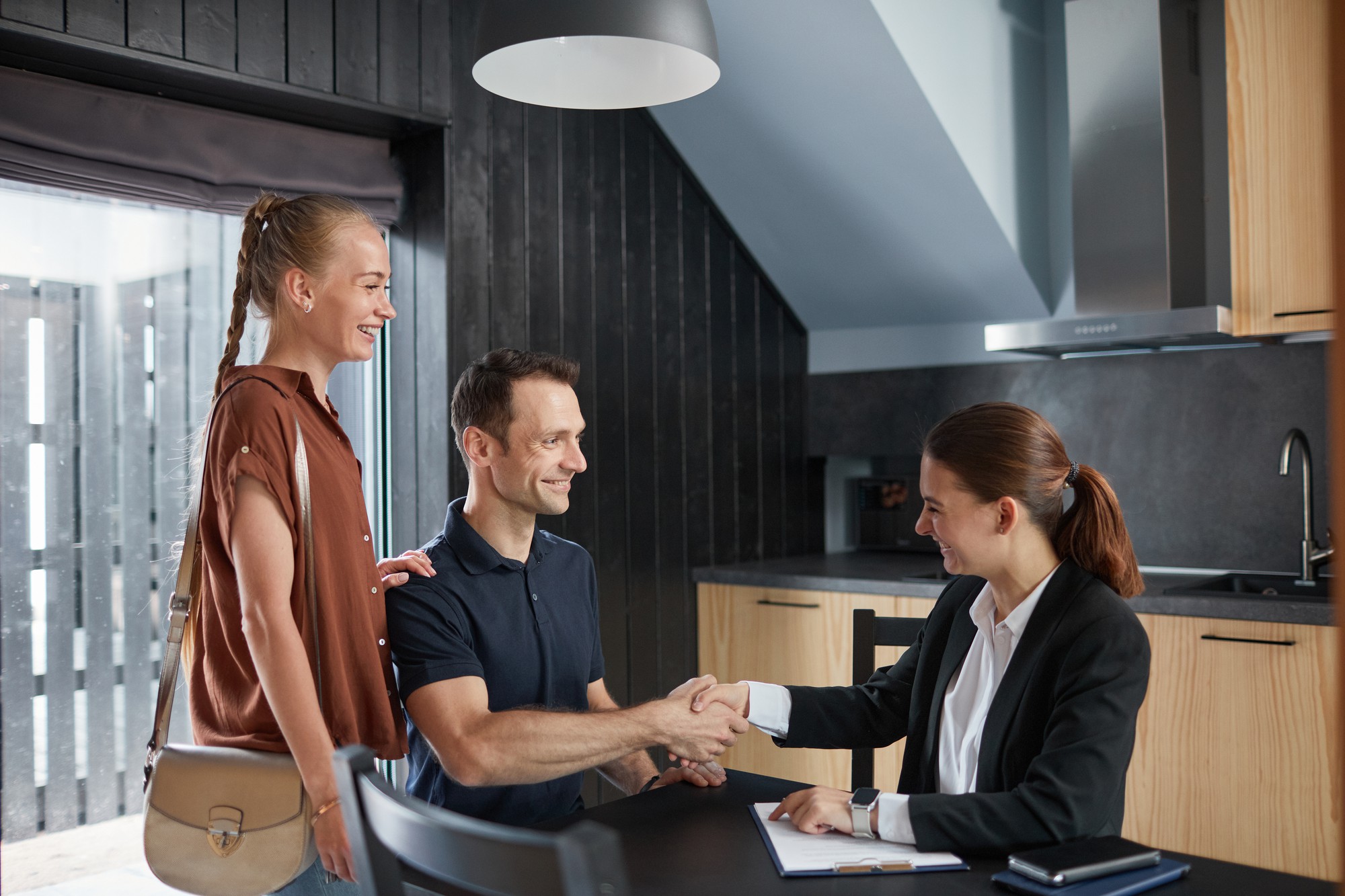 Agent imobiliar la întâlnire